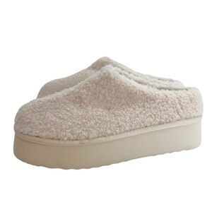 Beach by Matisse Low Key Slippers in Ivory